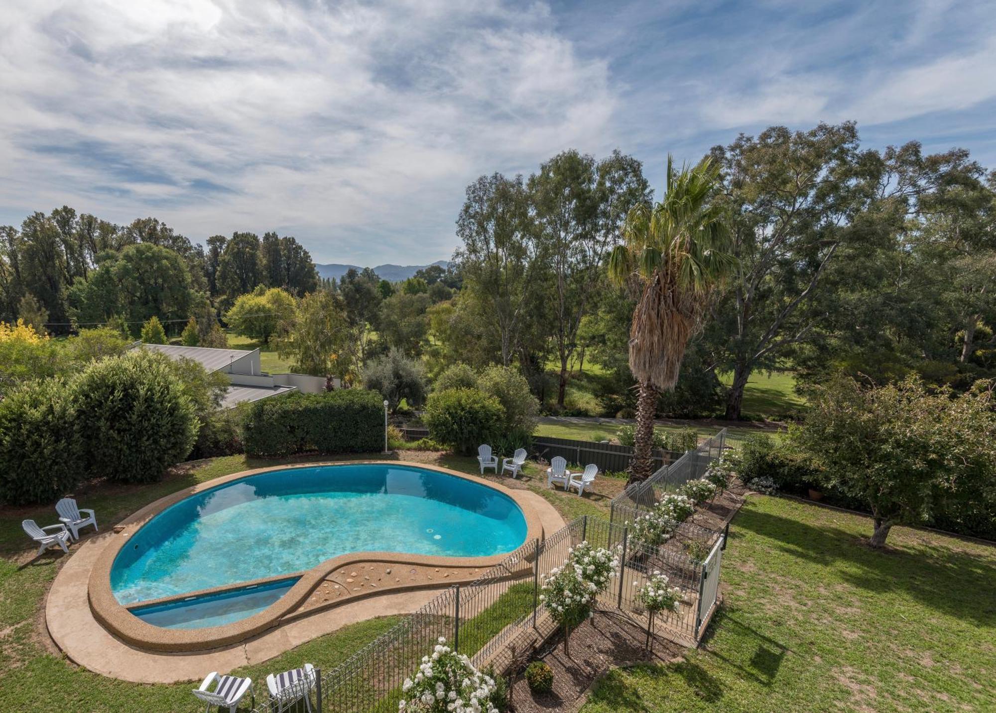 Harriet House Tumut Motel Exterior photo