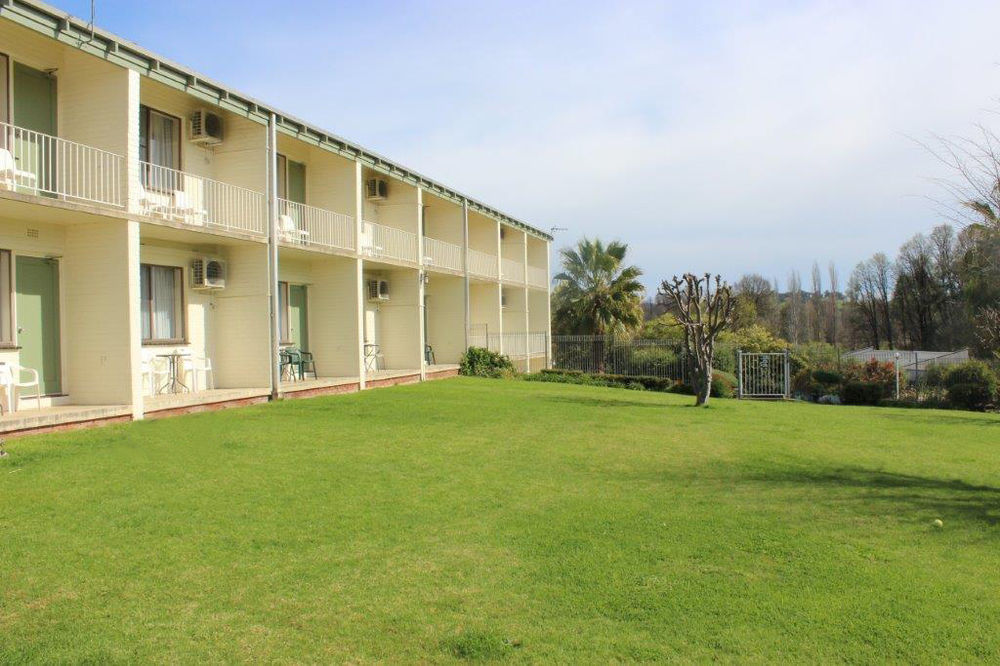 Harriet House Tumut Motel Exterior photo