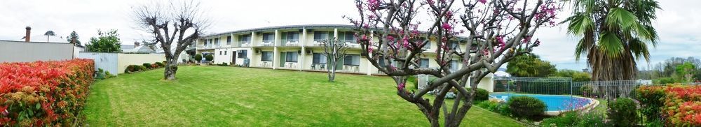 Harriet House Tumut Motel Exterior photo