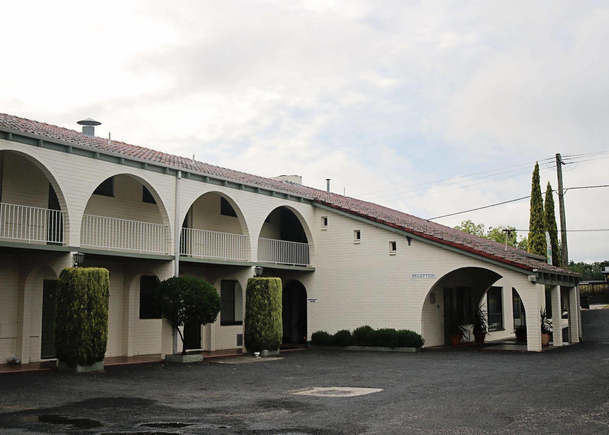 Harriet House Tumut Motel Exterior photo